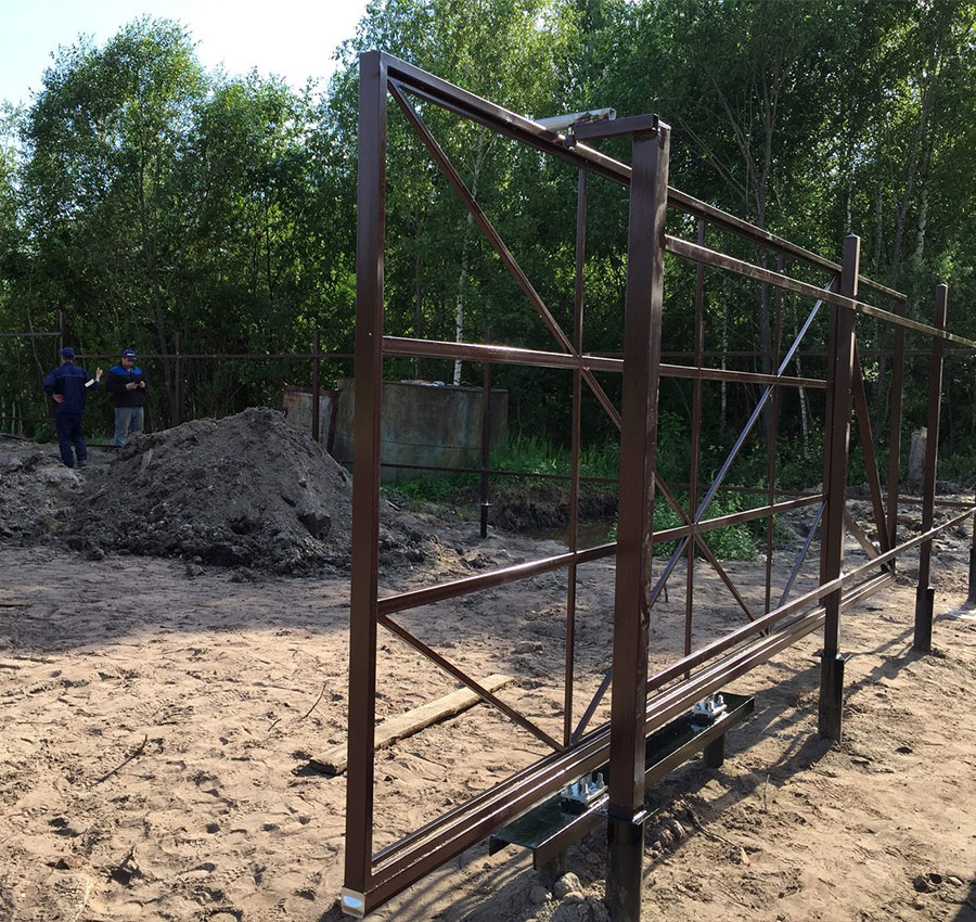 Варианты ворот на винтовых сваях в Костромской области